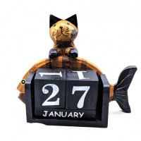 Календарь настольный  'Кот на рыбе'  деревянный (16х13х6 см)