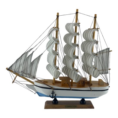 Модель парусника на подставке (32х31х7 см) Модель парусника на подставке (32х31х7 см)