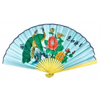 Веер бамбук с шелком Павлины на голубом фоне Веер бамбук с шелком Павлины на голубом фоне