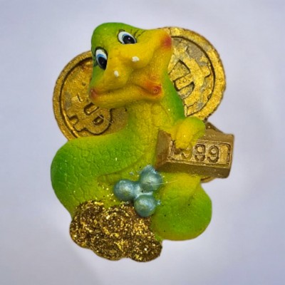 Змея с деньгами магнит на холодильник (5,5х4х4см)