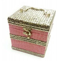 Шкатулка для бижутерии светло розовая (12,5х12,5х12,5 см) Шкатулка для бижутерии светло розовая (12,5х12,5х12,5 см)