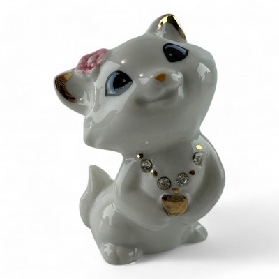 Котенок с сердечком фарфор (7х5х4 см)