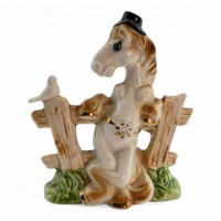 Фарфоровая статуэтка «Лошадь у забора» (11,5х10,5х4 см)