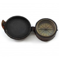 Компас в коже бронзовый Dollond London ( d-6 см; h-2.5 см) Компас в коже бронзовый Dollond London ( d-6 см; h-2.5 см)