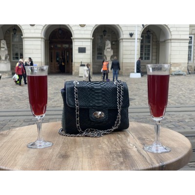 Сумочка  из кожи питона  (20х14х8 см) зеленая