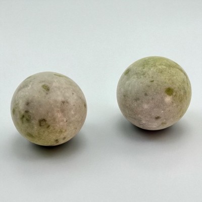 Шары массажные из белого нефрита в футляре (d-5 см)