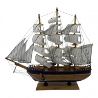 Модель парусника на подставке ( 40х34х6,5 см)
