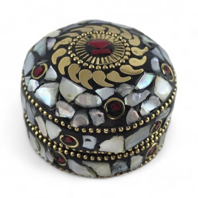 Шкатулка металлическая с  перламутром  и кораллами  ( h-3,2; d-4,7 см)