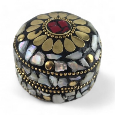 Шкатулка металлическая с  перламутром кораллами  ( h-3,2; d-4,7 см)