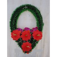 РИТУАЛЬНЫЙ ВЕНОК "КАПЛЯ" С ОДИНАРНЫМ ОКРУГЛЫМ ЦВЕТКОМ (8 ЛЕПЕСТКОВ)  45х27см