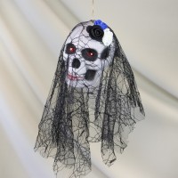 Декор подвесной череп Дева в монтилье 13812 (черный) Декор подвесной череп Дева в монтилье 13812 (черный)