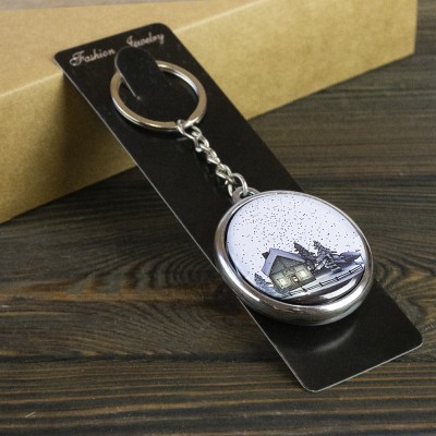 Брелок 6852 объемный Рождественский домик в лесу Брелок 6852 объемный Рождественский домик в лесу