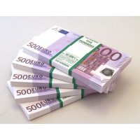 Пачка денег по 500 евро