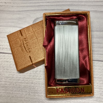 Зажигалка в подарочной коробке плоская TIGER FASHION D123 Silver