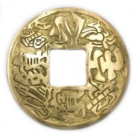 Монета с иероглифами бронзовая (d-12 см)