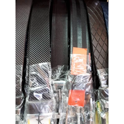 Ремень брючный, классика. Узор разный. ширина пряжки 3,5 см. Кожа. Цвета в ассортименте