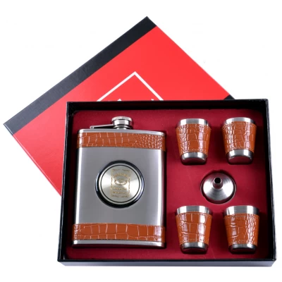 Подарочный набор 6в1 фляга, рюмки, лейка REMY MARTIN GT-199