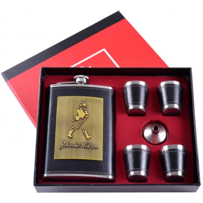 Подарочный набор 6в1 фляга с набойкой 'Johnnie Walker' (обтянута кожей), 4 рюмки, лейка TZ-5