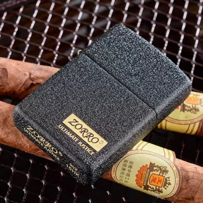 Зажигалка бензиновая 'ZORRO ULTIMATE JUSTICE' черная HL-305 Зажигалка бензиновая 'ZORRO ULTIMATE JUSTICE' черная HL-305