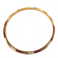 Браслет медный с бело-красными костяными вставками  (d-7 см, ширина 4 мм)