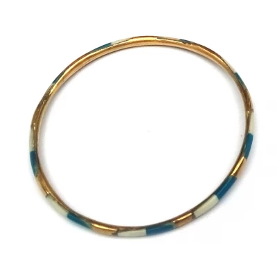 Браслет медный с бело-голубыми костяными вставками  (d-7 см, ширина 4 мм)