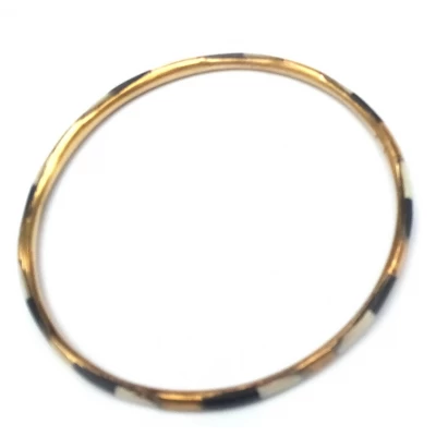 Браслет медный с бело-черными костяными вставками  (d-7 см, ширина 4 мм)