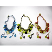 Ожерелье с камнями