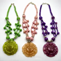 Ожерелье из камней с медальоном Роза