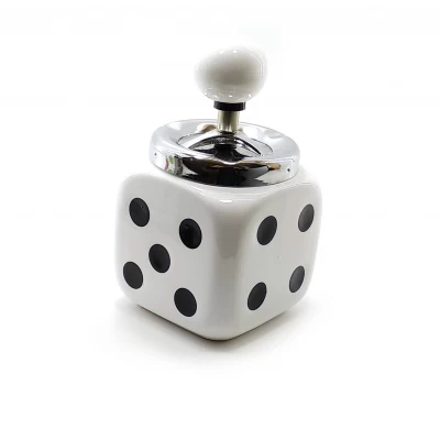 Пепельница с крышкой керамическая Игральная кость  белая (13х10х10 см)