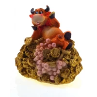 Корова на куче денег (10х10х9 см)A