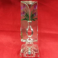 Призма хрустальная ваза с цветами