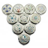 Зеркальце косметическое Узор с камнями хром (d-7 см) (в коробке + чехольчик)