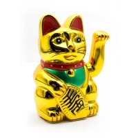 Кошка Манэки-нэко машущая лапой (14,5х9,5х9 см) Кошка Манэки-нэко машущая лапой (14,5х9,5х9 см)