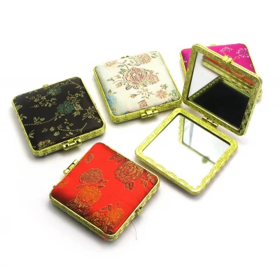 Зеркальце косметическое "Квадратное" (7,5х7,5х1 см) код 24931