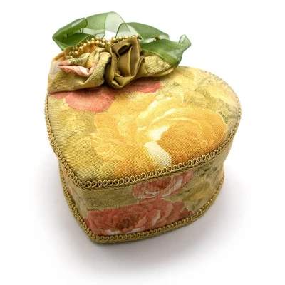 Шкатулка ткань "Сердце" (14х13х10,5 см)(69-77) код 25214