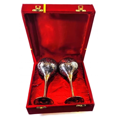 Бокалы бронзовые посеребренные (н-р 2 шт/190мл.)h-17 см(27х20х8,5см) Бокалы бронзовые посеребренные (н-р 2 шт/190мл.)h-17 см(27х20х8,5см)