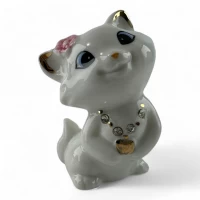 Котенок с сердечком фарфор (7х5х4 см)