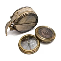 Компас в кожаном футляре Dollond London (d-7,5,h-3 см)