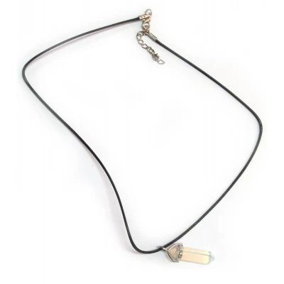 Ожерелье с кулоном из камня