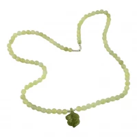 Ожерелье нефритовое с кулоном  Черепашка  (22,5 см)