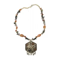 Ожерелье с каменьями агата и кулоном Шестигранник