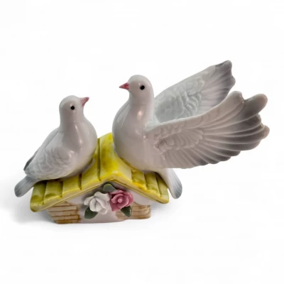 Керамическая статуэтка «Пара голубей на крыше» 10 см