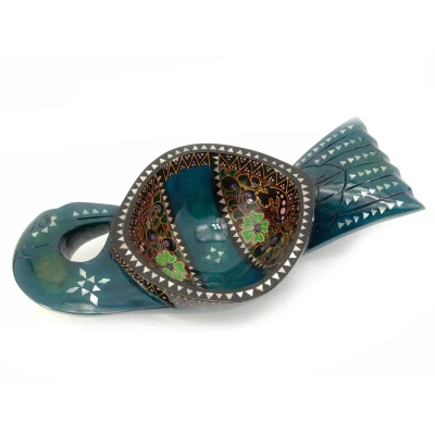 Братина Птица из цельного дерева инкрустированная перламутром (34х16,5х6 см) Братина 'Птица' из цельного дерева инкрустированная перламутром (34х16,5х6 см)