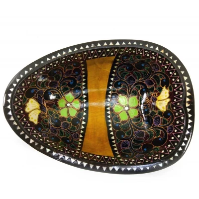 Братина из цельного дерева инкрустированная перламутром (25х17,7х6 см) Братина из цельного дерева инкрустированная перламутром (25х17,7х6 см)