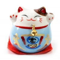 Кошка Манэки-нэко голубая (5х5х5 см)