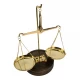 Весы бронзовые на деревянной подставке (19х11,5х11,5 см) Весы бронзовые на деревянной подставке (19х11,5х11,5 см)
