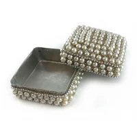 Шкатулка квадратная с жемчугом (7х7х4 см)