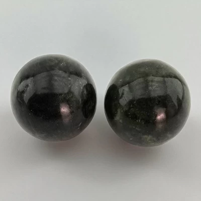 Шары массажные нефритовые в футляре (d-3,8 см)