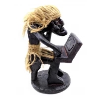 Статуэтка  Папуас програмист с телефоном дерево (13,5х9х8 см)