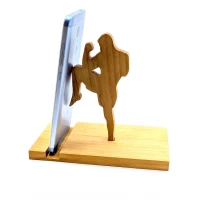 Подставка для телефона Муай Тай из ольхи покрыта льняным маслом и пчелиным воском(14х15х18 см)